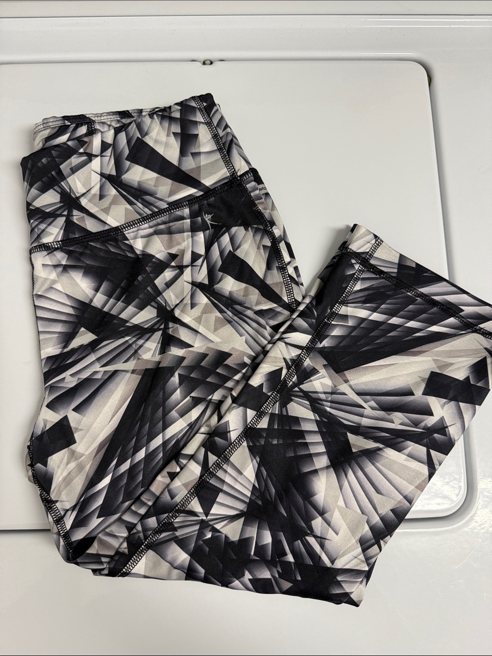 Danskin Black & Gray Abstract Geometric Leggings
